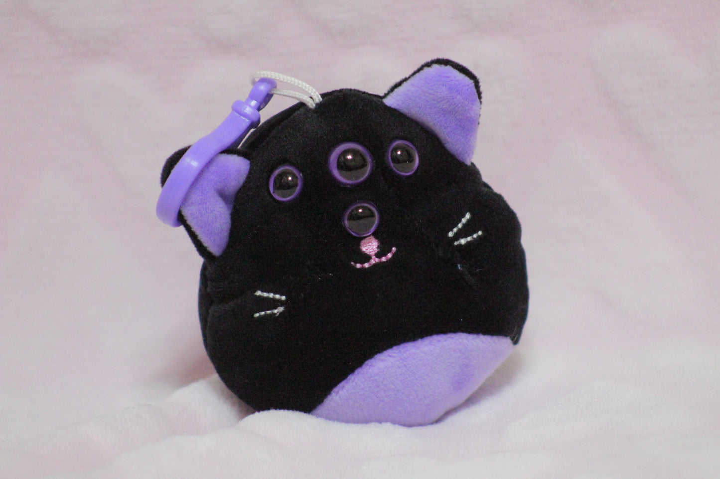 Extra eyes add on, for find or send in customs only!