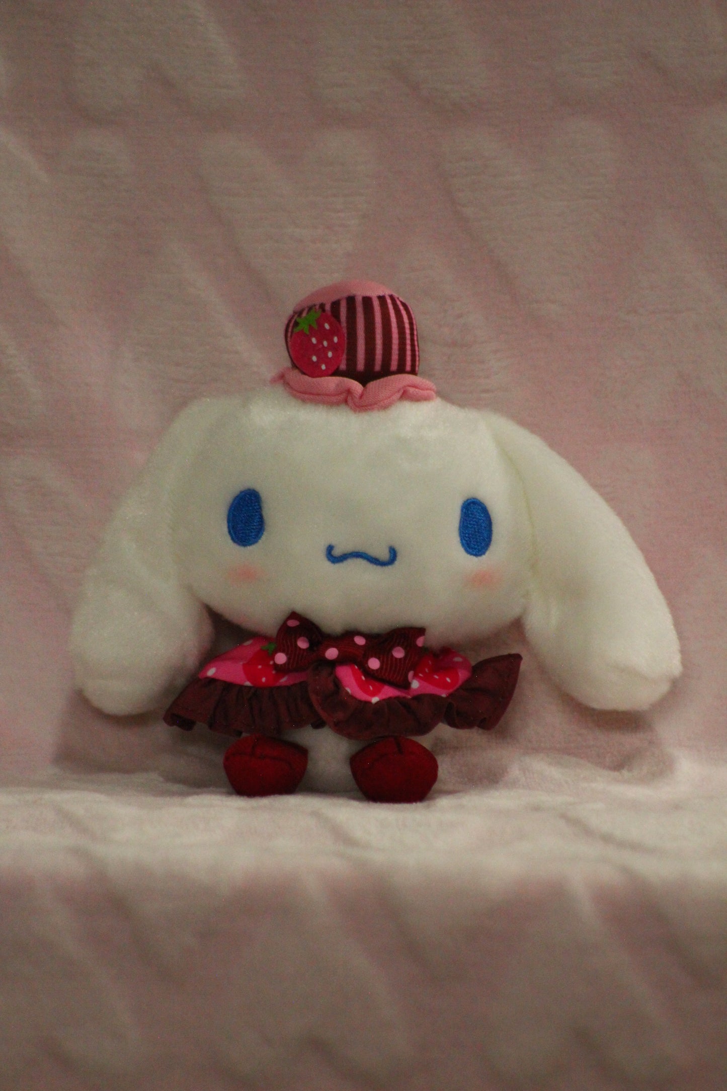 Small chocolate strawberry clip on CN custom